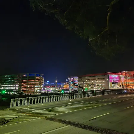 Neubauwohnung Mit 80 M2 Terrasse, 8 Minuten Von Entfernt * Λιντς