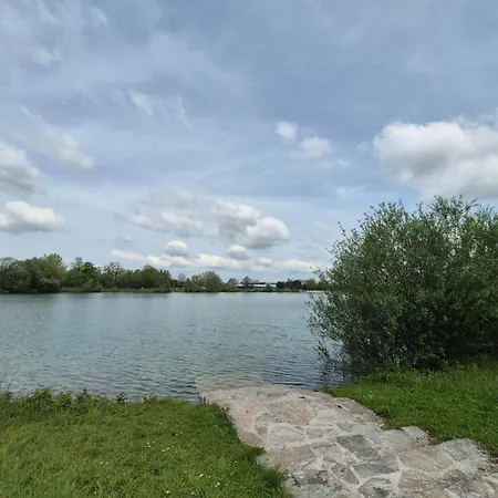 Neubauwohnung Mit 80 M2 Terrasse, 8 Minuten Von Entfernt * Λιντς