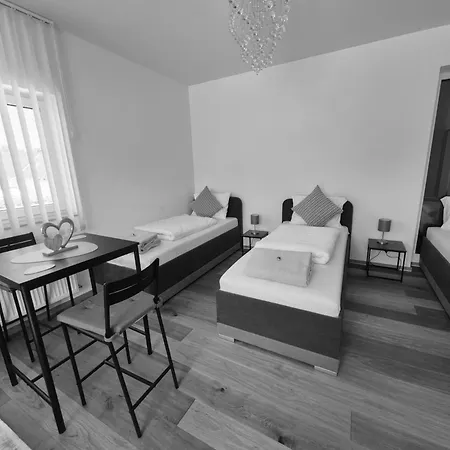 Neubauwohnung Mit 80 M2 Terrasse, 8 Minuten Von Entfernt Apartmán Linec