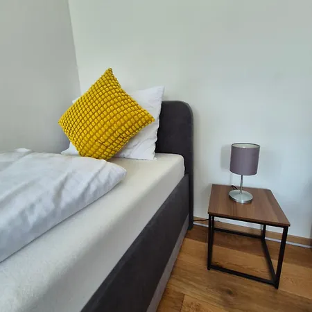 Neubauwohnung Mit 80 M2 Terrasse, 8 Minuten Von Entfernt *