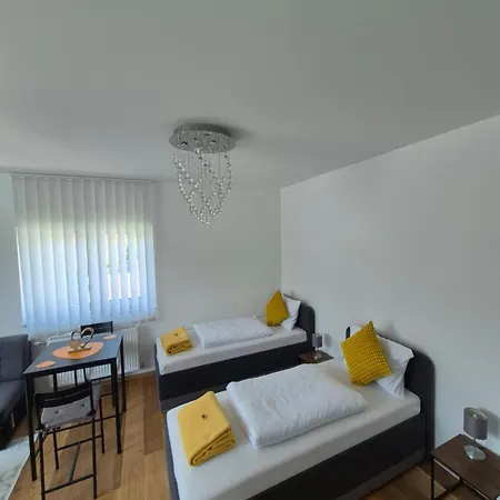 Neubauwohnung Mit 80 M2 Terrasse, 8 Minuten Von Entfernt * Linec
