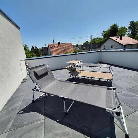 Neubauwohnung Mit 80 M2 Terrasse, 8 Minuten Von Entfernt Linec