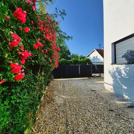 Neubauwohnung Mit 80 M2 Terrasse, 8 Minuten Von Entfernt Apartmán Linec