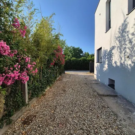 Neubauwohnung Mit 80 M2 Terrasse, 8 Minuten Von Entfernt Apartmán Linec