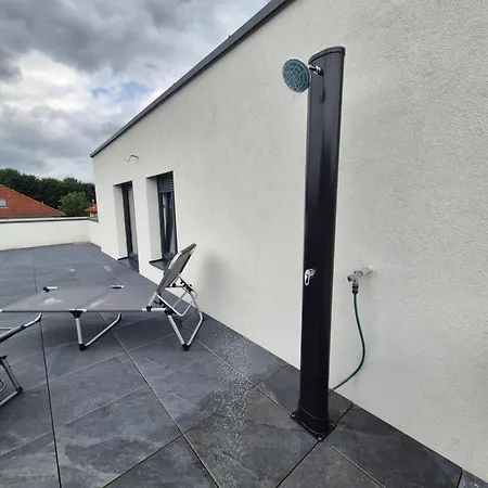 Apartmán Neubauwohnung Mit 80 M2 Terrasse, 8 Minuten Von Entfernt Linec