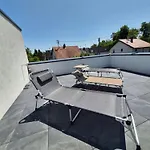 Neubauwohnung Mit 80 M2 Terrasse, 8 Minuten Von Entfernt Linz