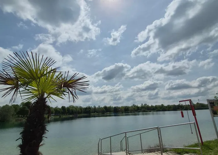 Neubauwohnung Mit 80 M2 Terrasse, 8 Minuten Von Entfernt Λιντς