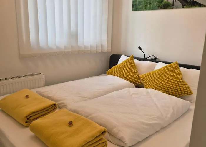 Neubauwohnung Mit 80 M2 Terrasse, 8 Minuten Von Entfernt Διαμέρισμα Λιντς