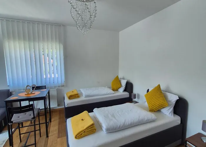 Neubauwohnung Mit 80 M2 Terrasse, 8 Minuten Von Entfernt Λιντς