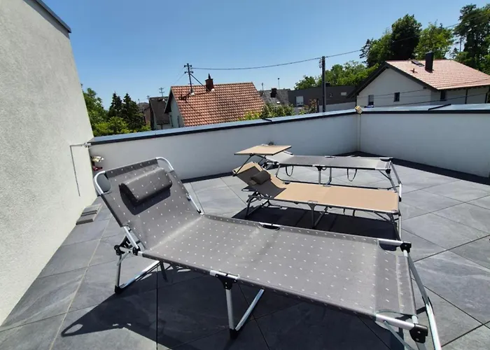 Neubauwohnung Mit 80 M2 Terrasse, 8 Minuten Von Entfernt Λιντς