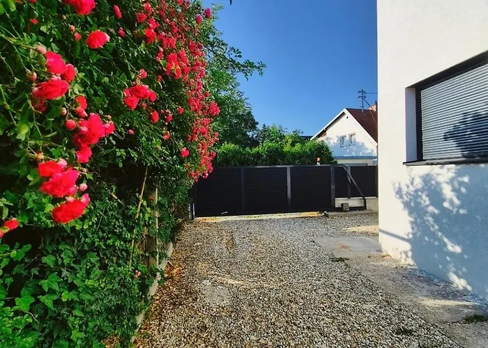 Neubauwohnung Mit 80 M2 Terrasse, 8 Minuten Von Entfernt Διαμέρισμα Λιντς